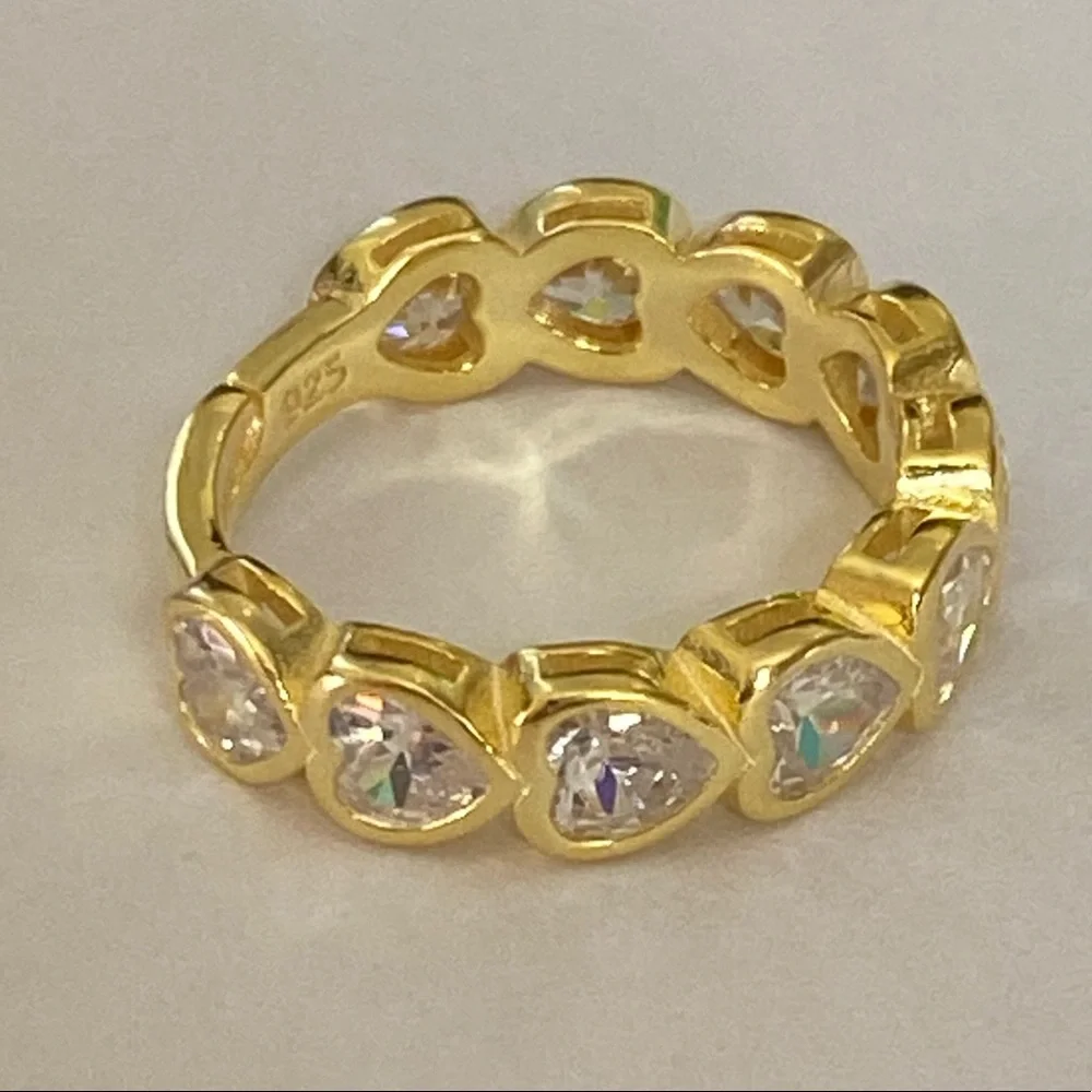 925 Silver band ring 5.5 heart clear cz stones 18k yellow gold plated